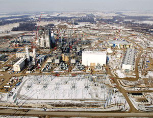 The 630-MW integrated gas combined-cycle powerplant, the biggest facility of its type, is being built by Bechtel for Duke Energy. 
